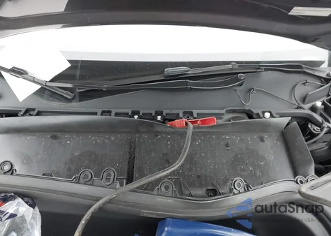 2025 Tesla Model Y Long Range Dual Motor All-Wheel Drive z USA, uszkodzony, nr VIN 7SAYGDEE0SA338433